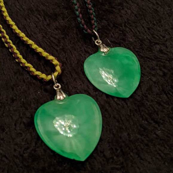 2 x Jade Heart Pendants - Picture 1 of 2